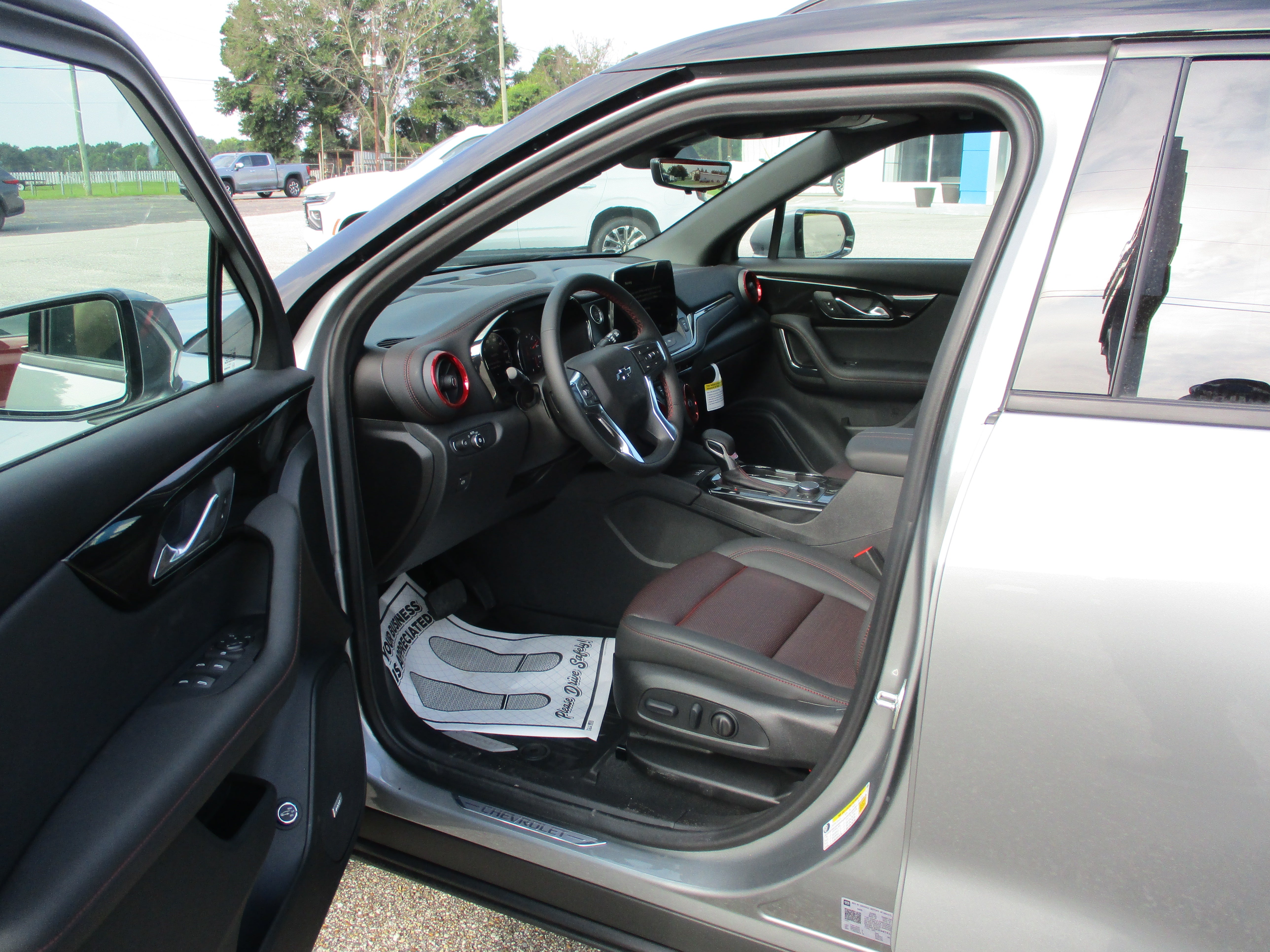 View vehicle photo 5