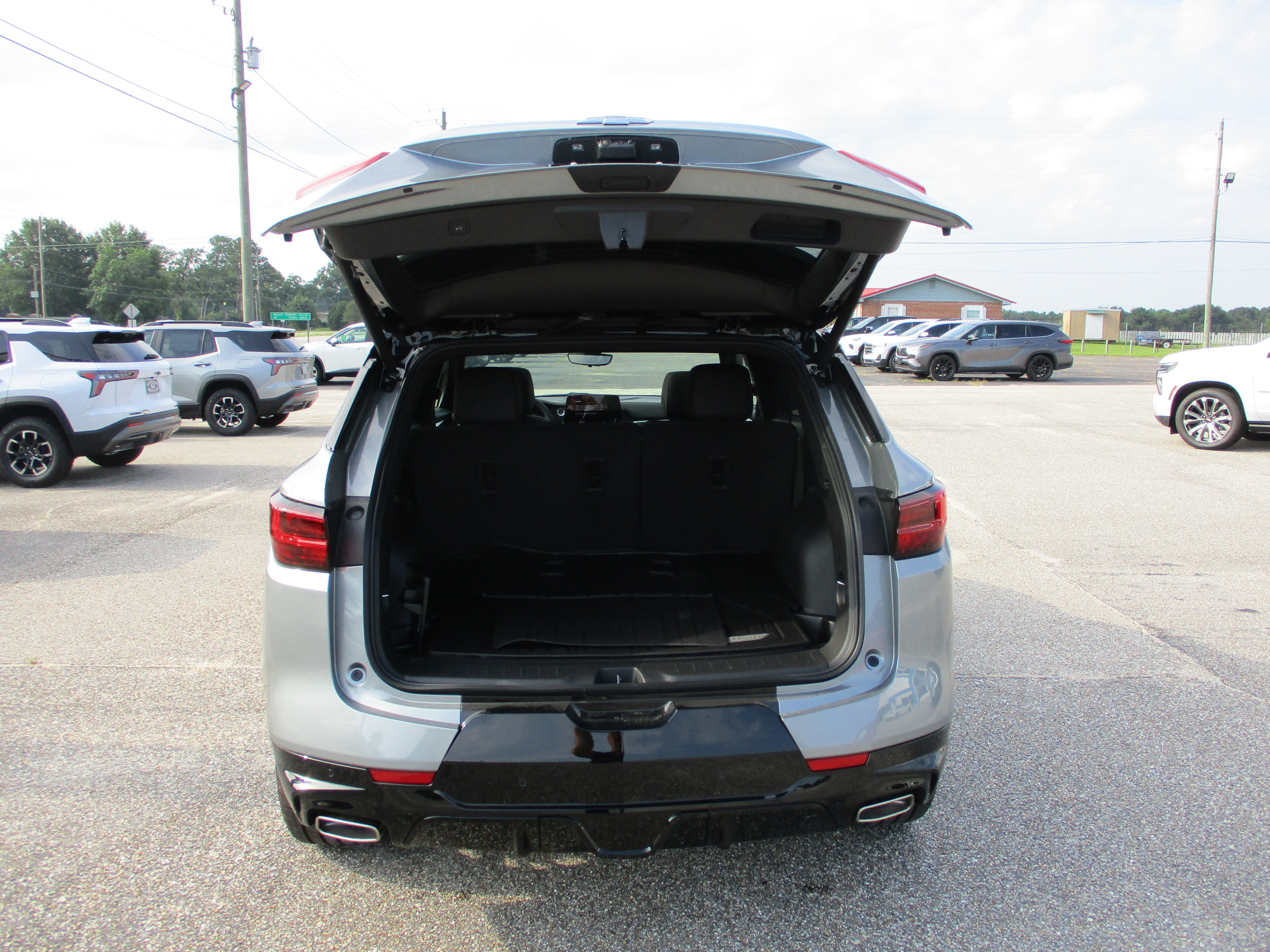 View vehicle photo 7