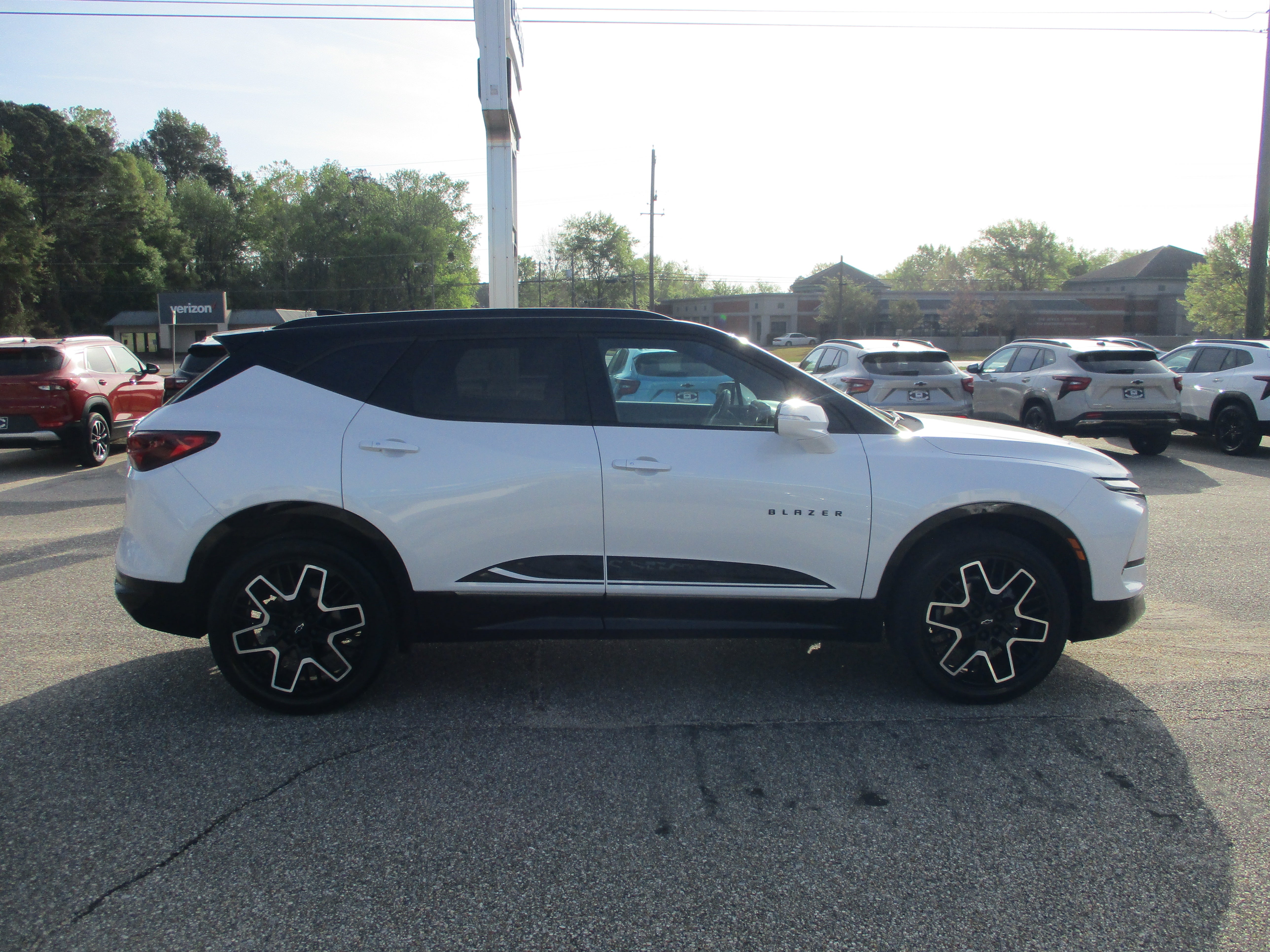 View vehicle photo 3