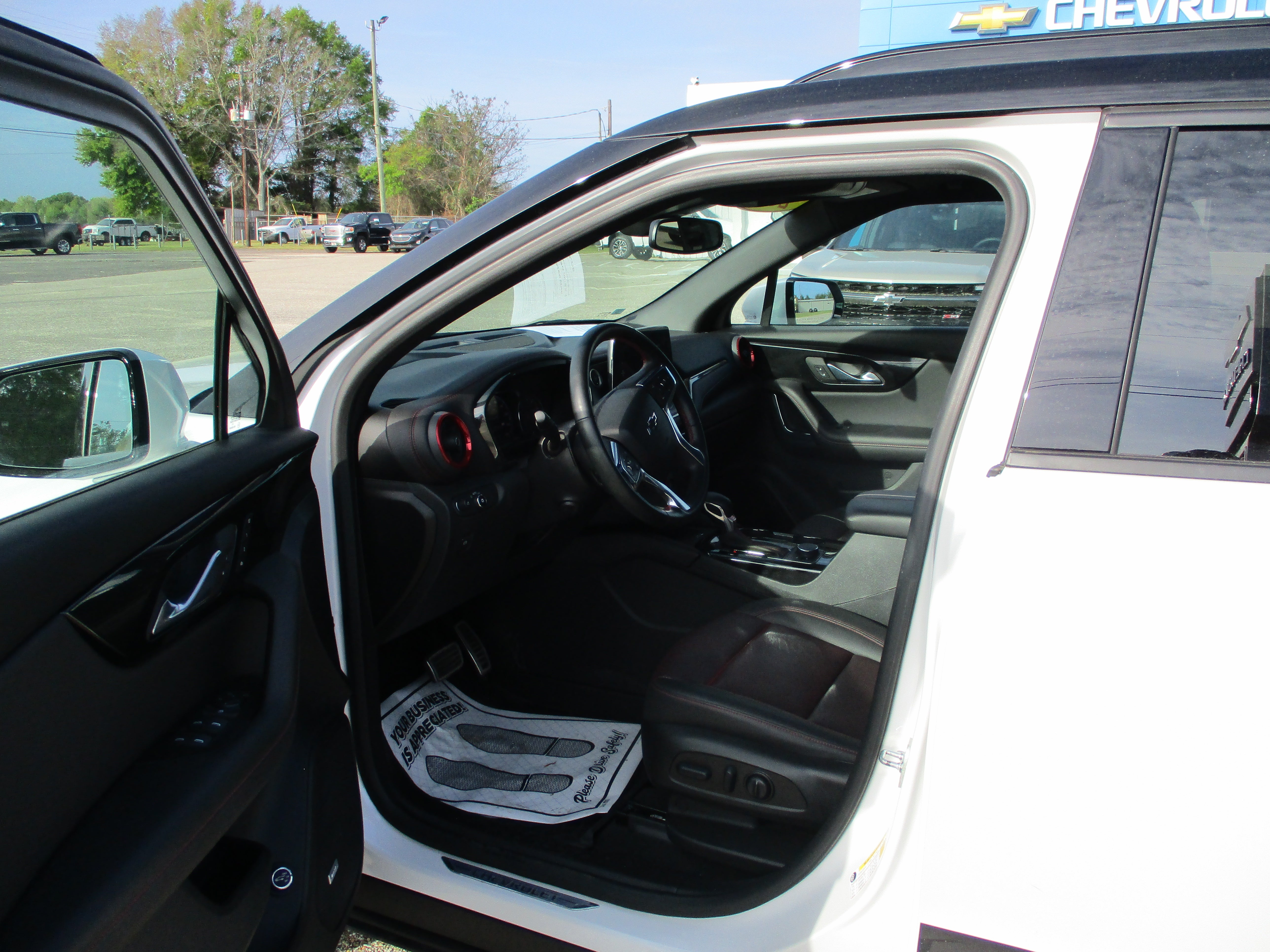 View vehicle photo 5