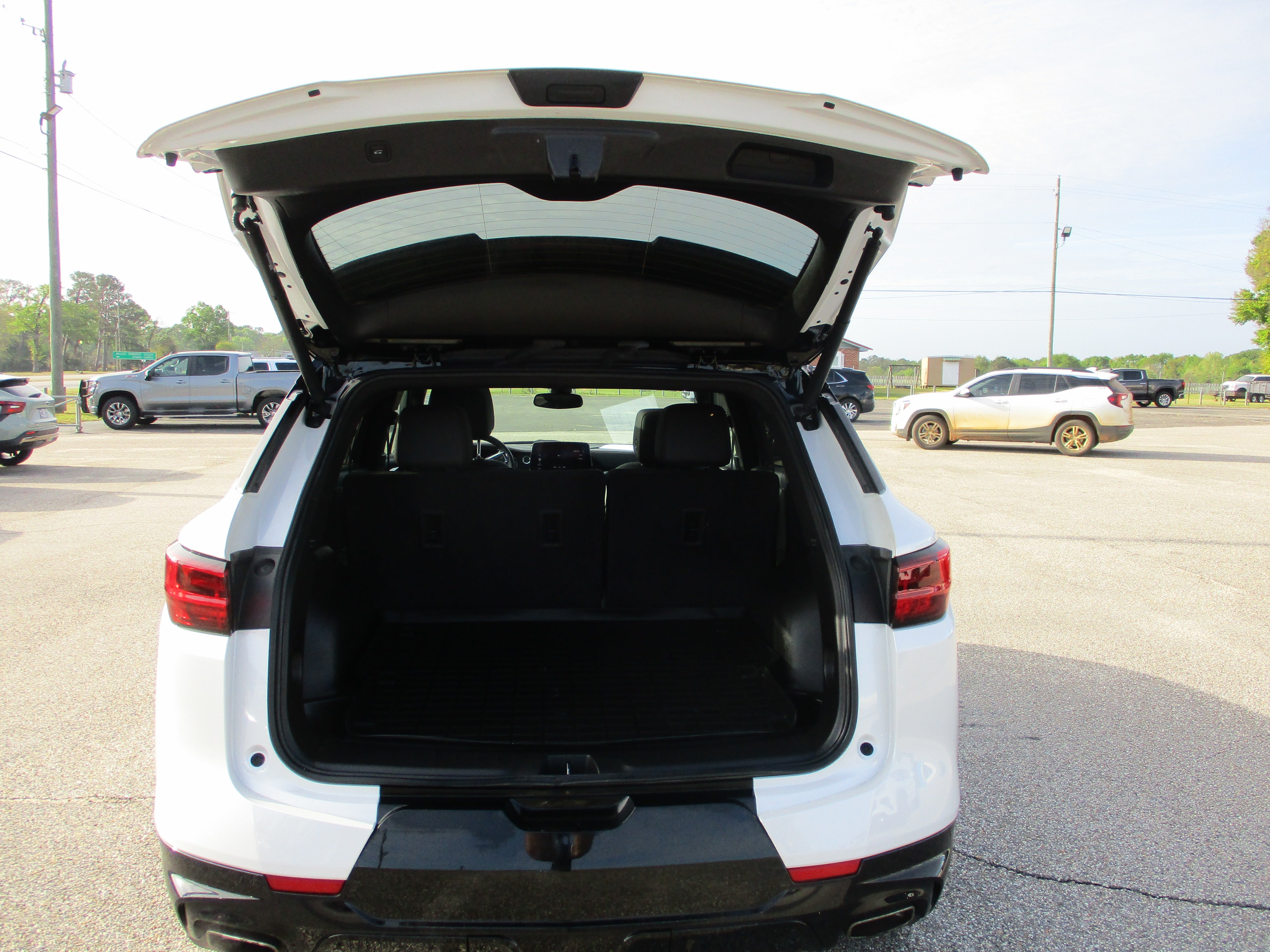 View vehicle photo 7