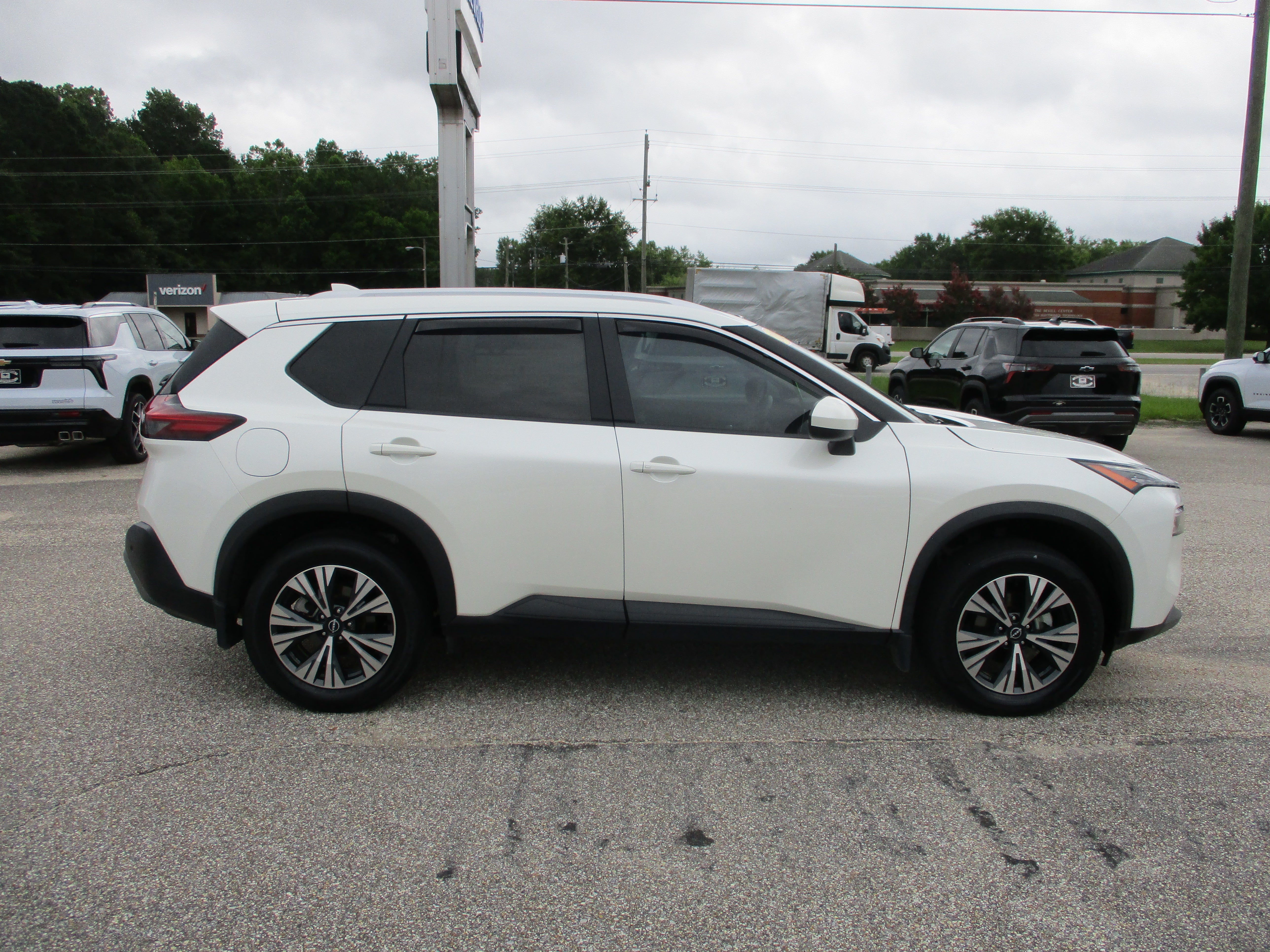 View vehicle photo 3