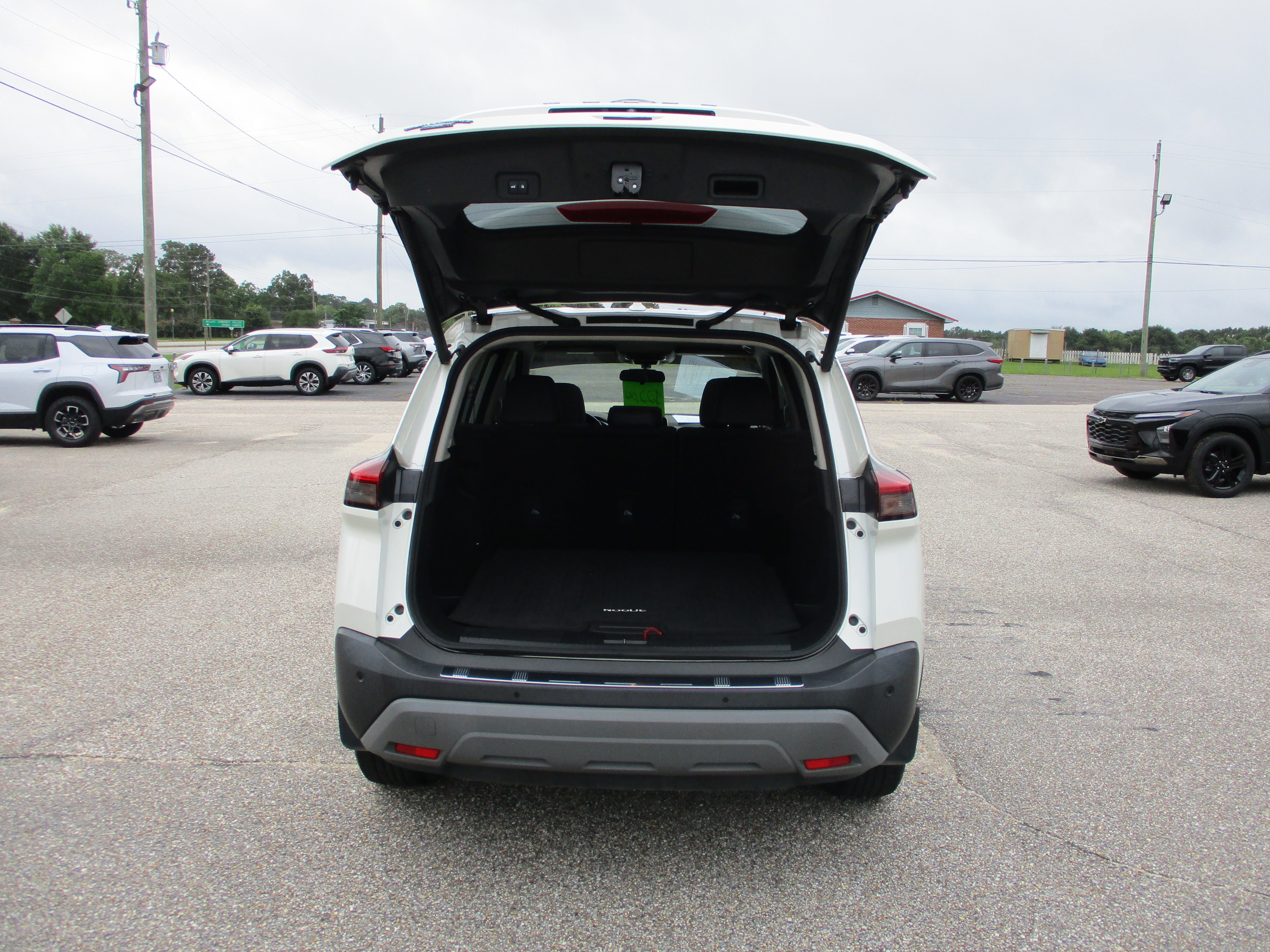 View vehicle photo 7