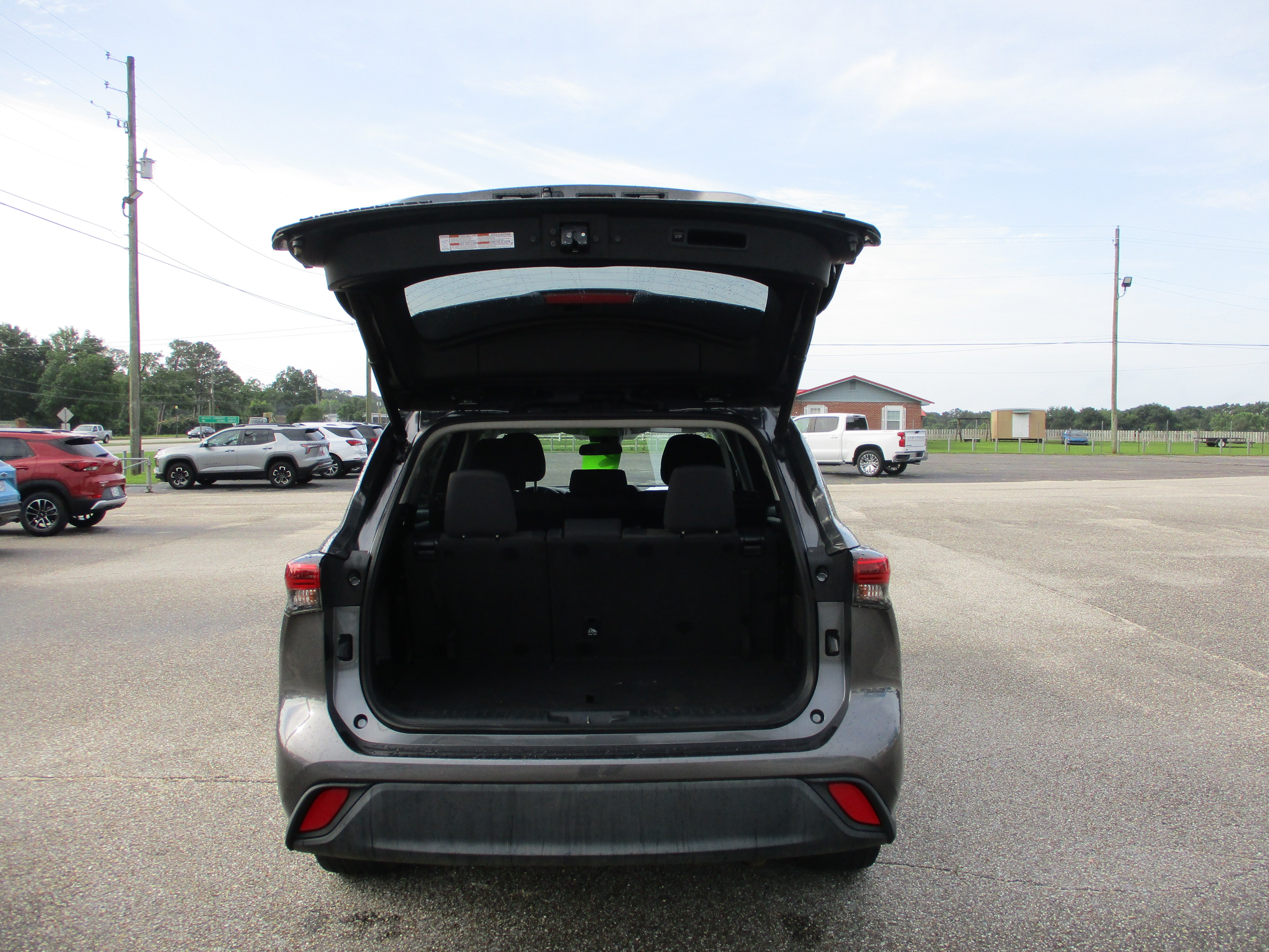 View vehicle photo 7