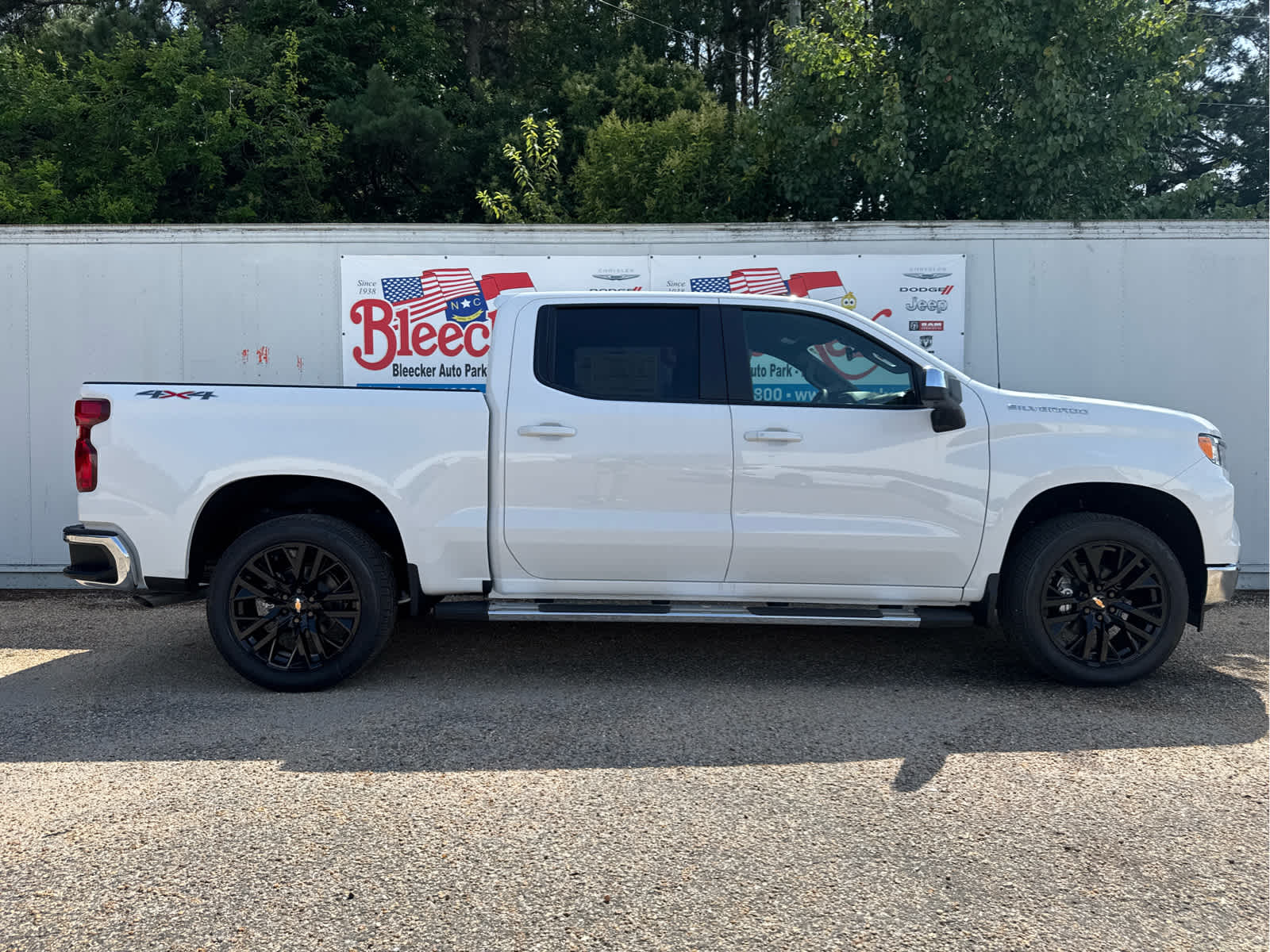 View vehicle photo 2