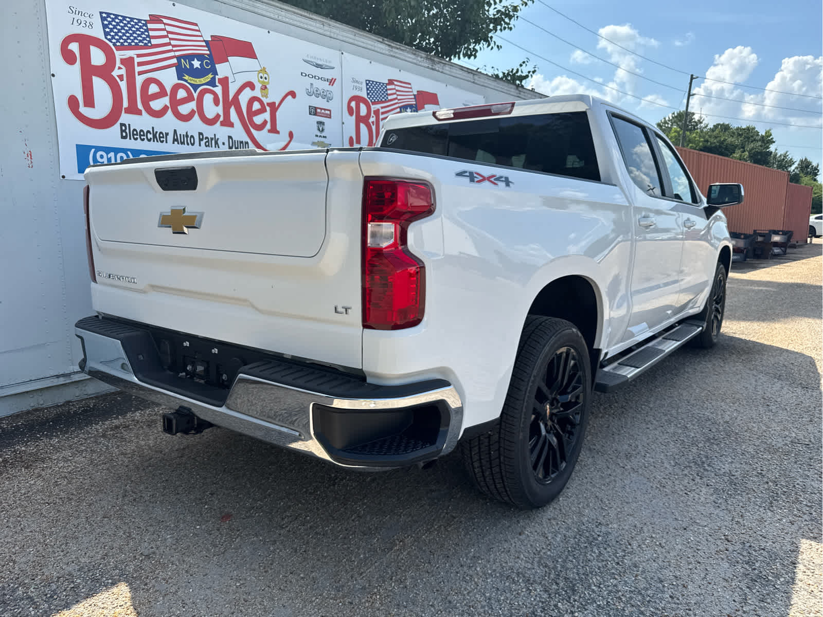 View vehicle photo 3