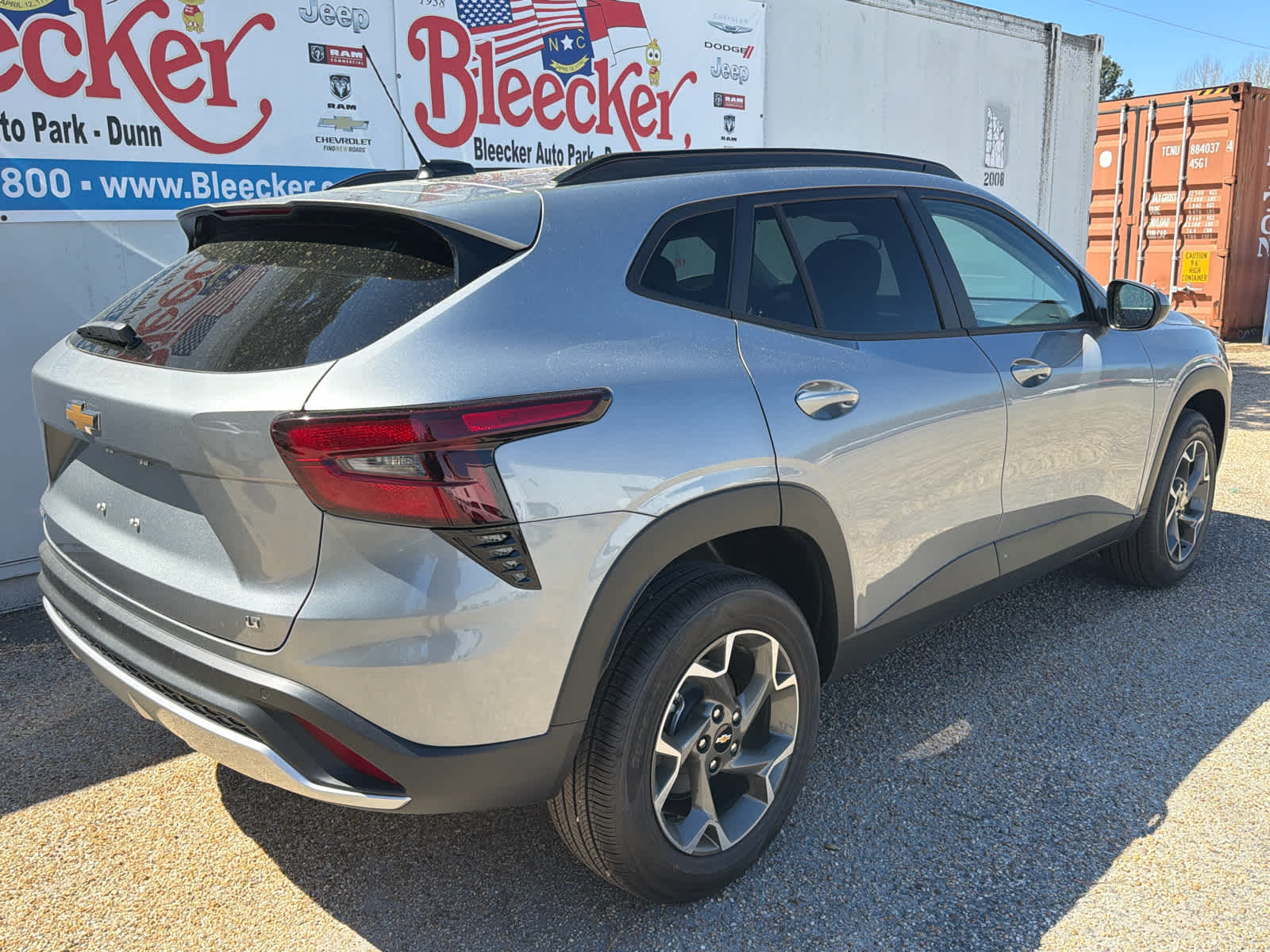 View vehicle photo 3