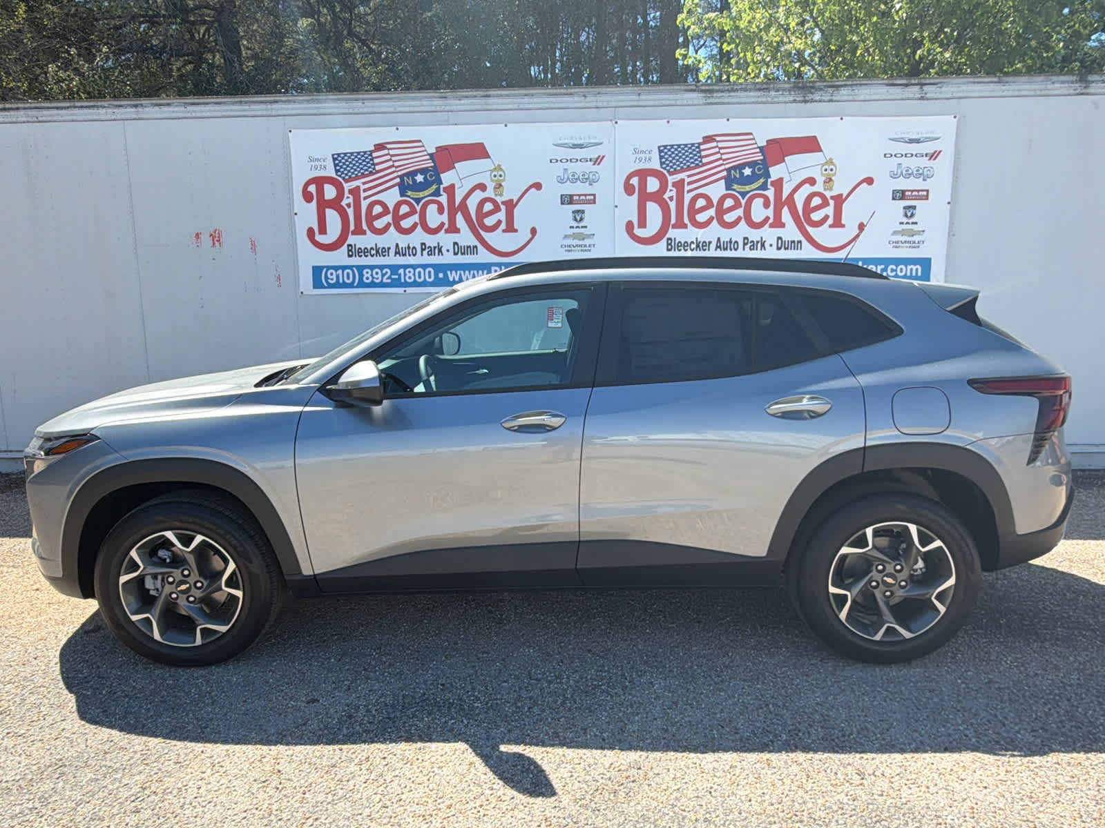 View vehicle photo 7