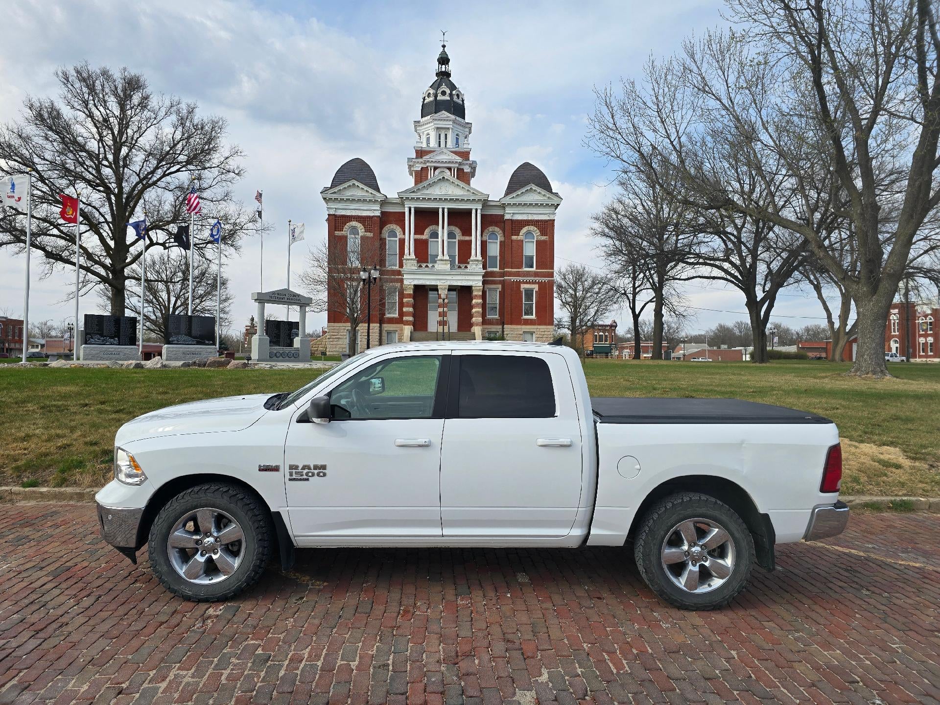 View vehicle photo 2