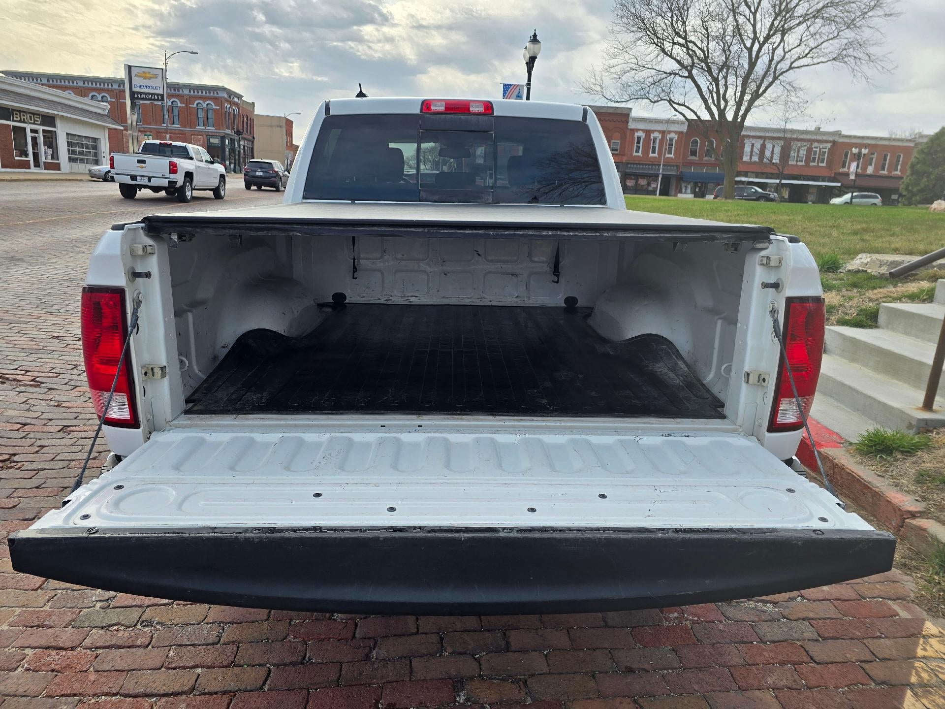 View vehicle photo 7