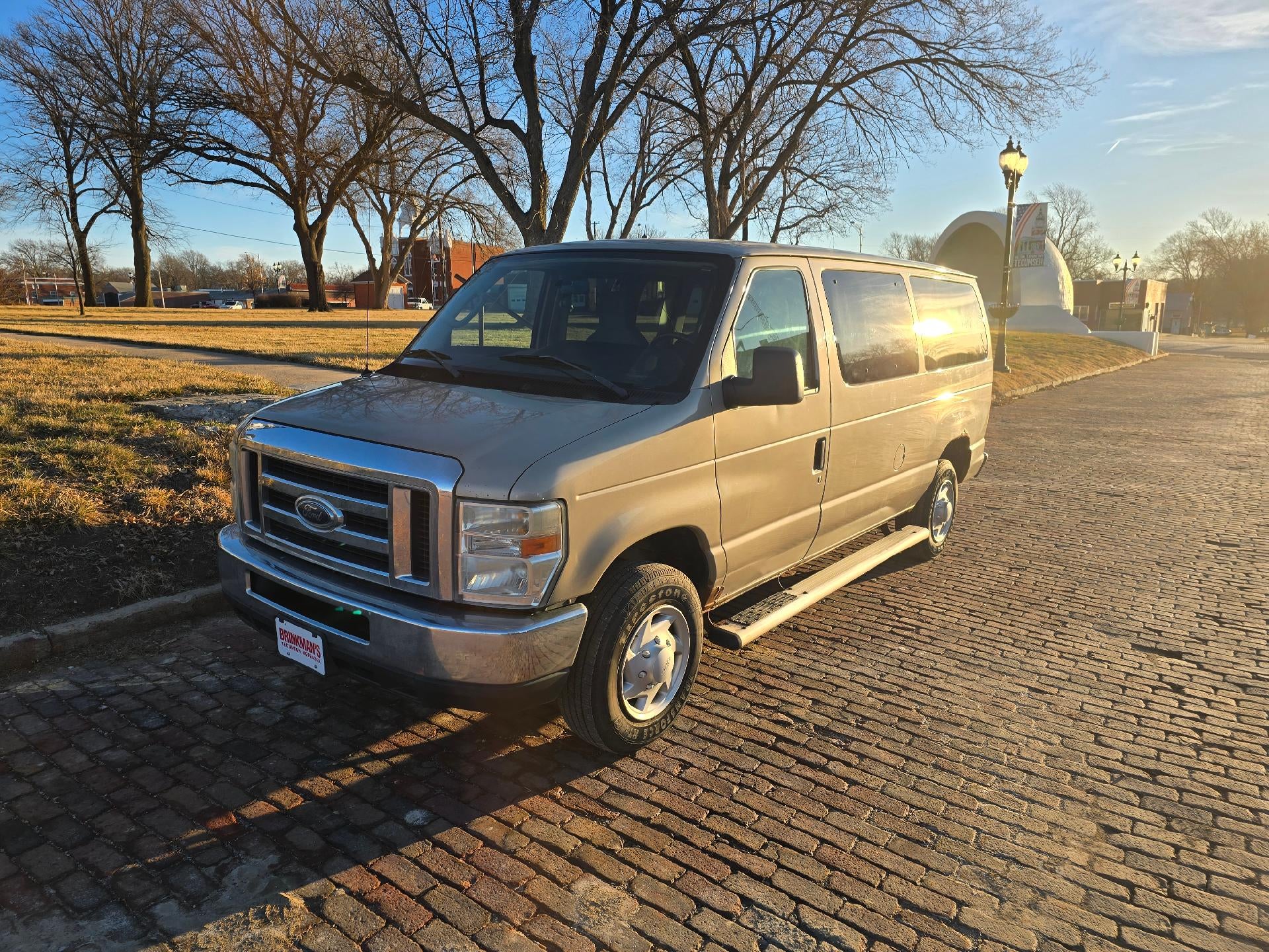 2009 Ford E-Series E-350 XL Super Duty Passenger Van