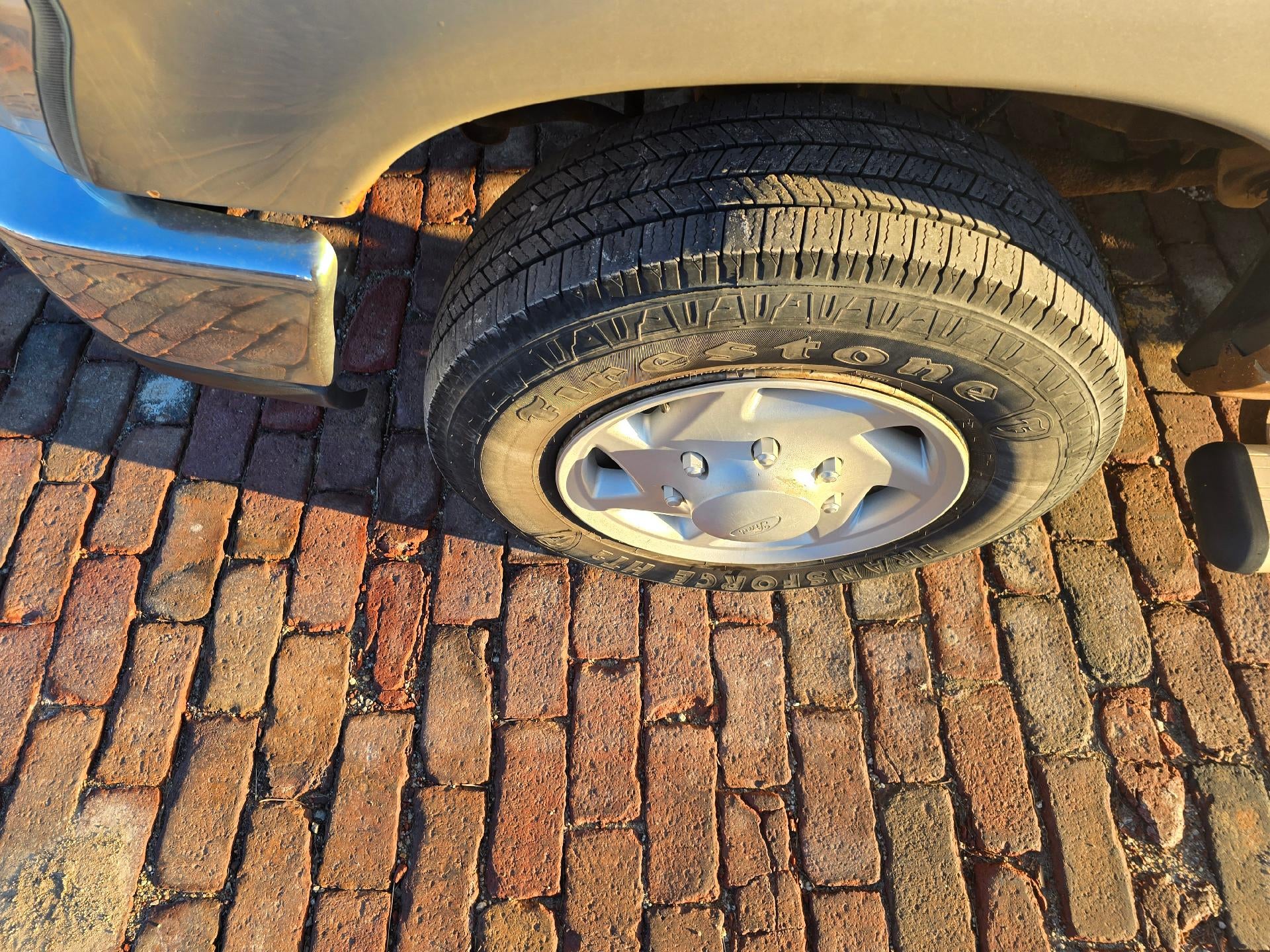 View vehicle photo 4