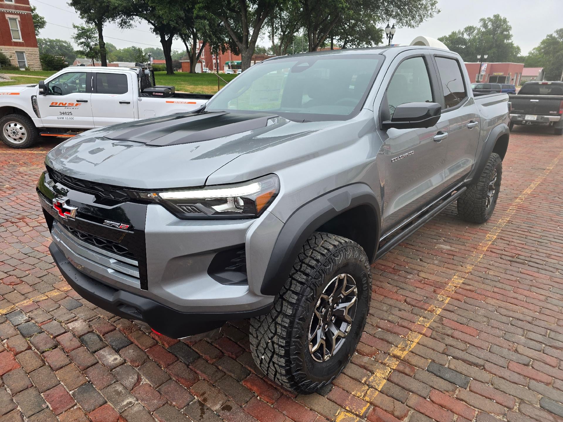 Sterling Gray Metallic 2026 Chevrolet Colorado Pickup Truck Four-Wheel Drive Automatic