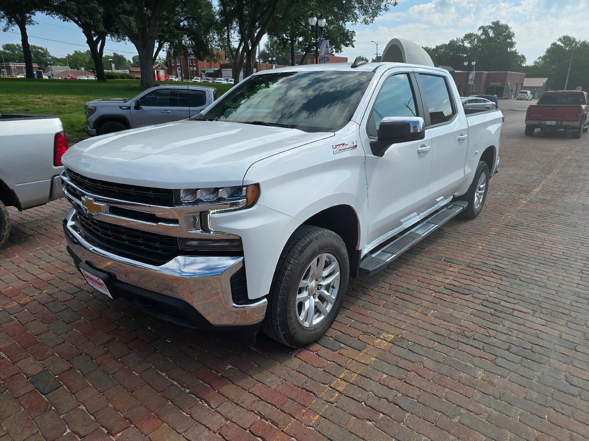 Summit White 2022 Chevrolet Silverado 1500 Pickup Truck Four-Wheel Drive Automatic