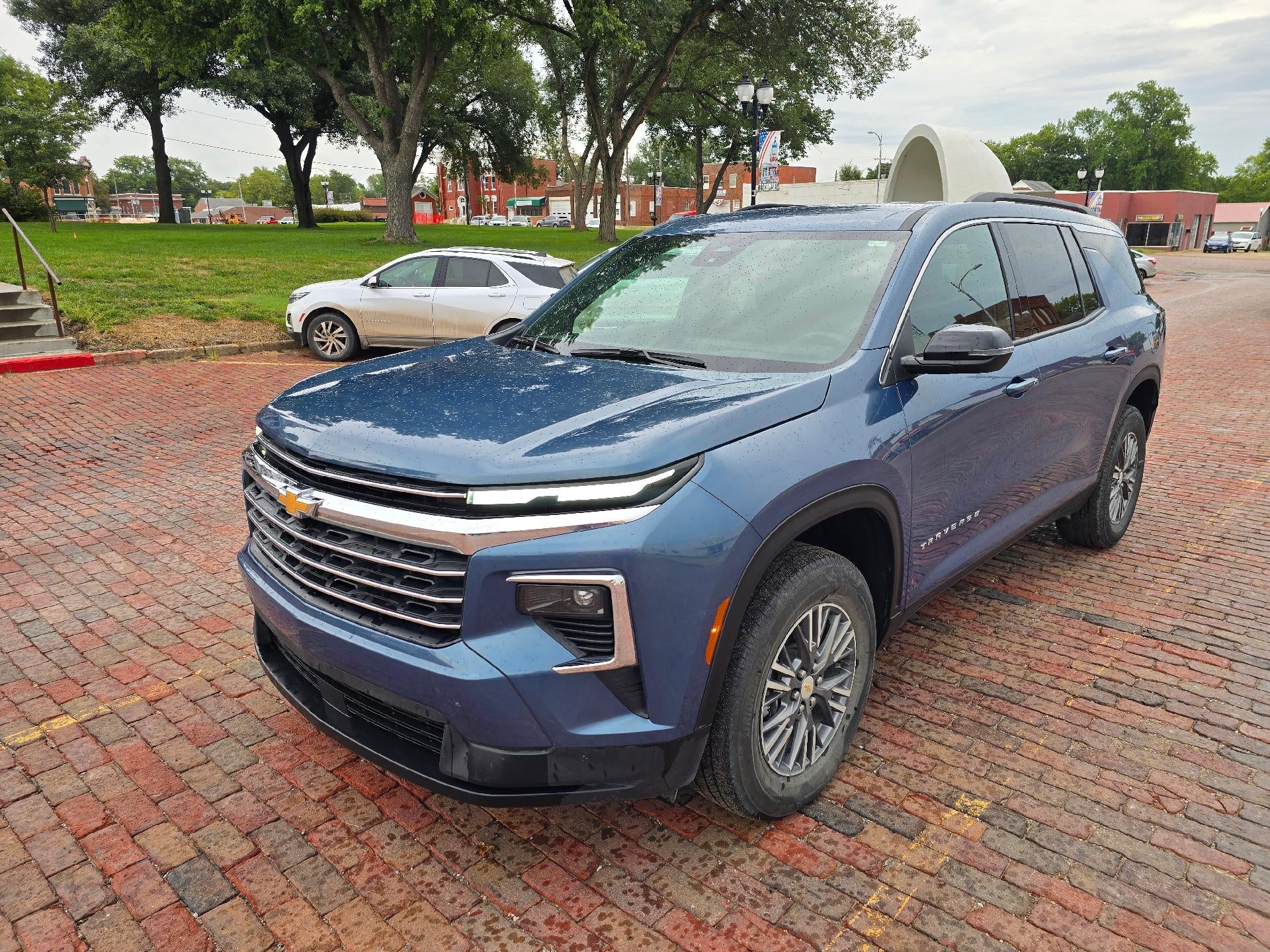 Lakeshore Blue Metallic 2025 Chevrolet Traverse SUV / Crossover Front-Wheel Drive Automatic