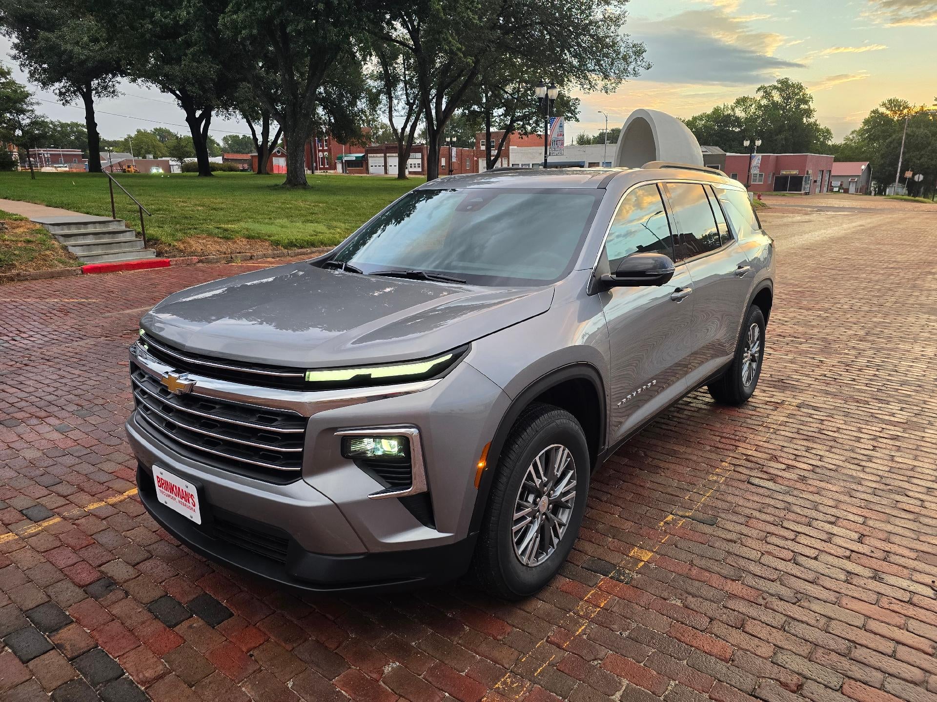 Sterling Gray Metallic 2027 Chevrolet Traverse SUV / Crossover Four-Wheel Drive Automatic