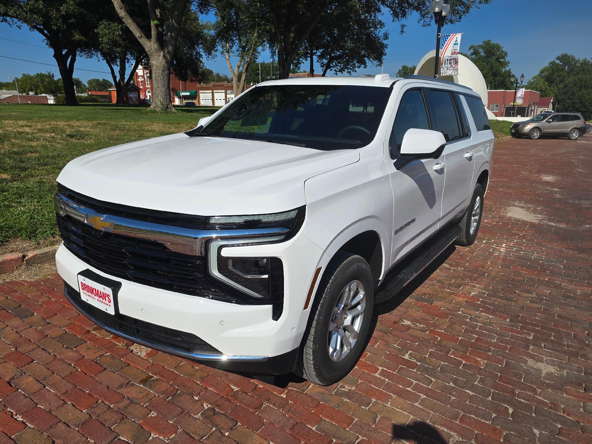 Summit White 2026 Chevrolet Suburban SUV / Crossover Four-Wheel Drive Automatic