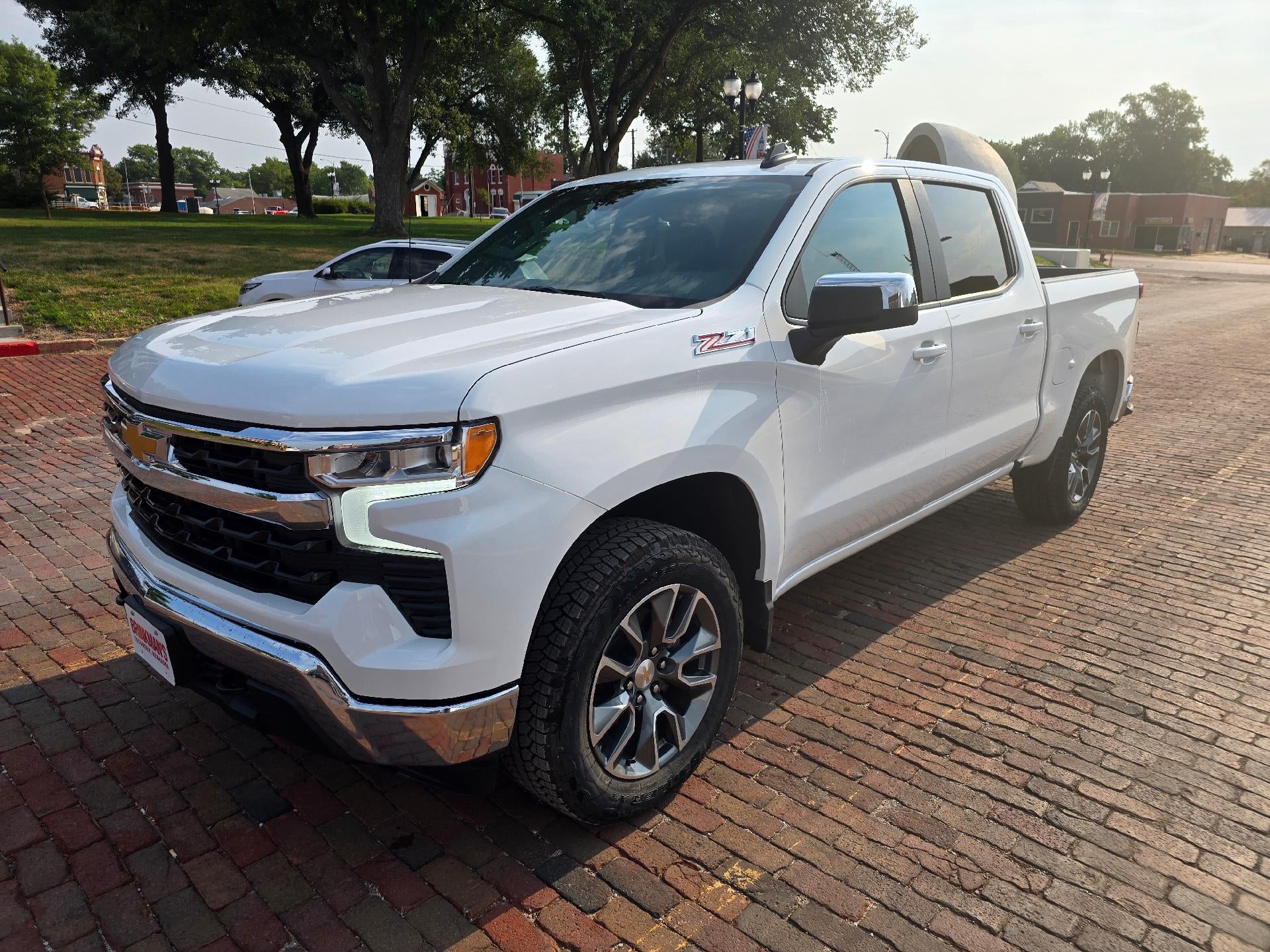 Summit White 2026 Chevrolet Silverado 1500 Pickup Truck Four-Wheel Drive Automatic