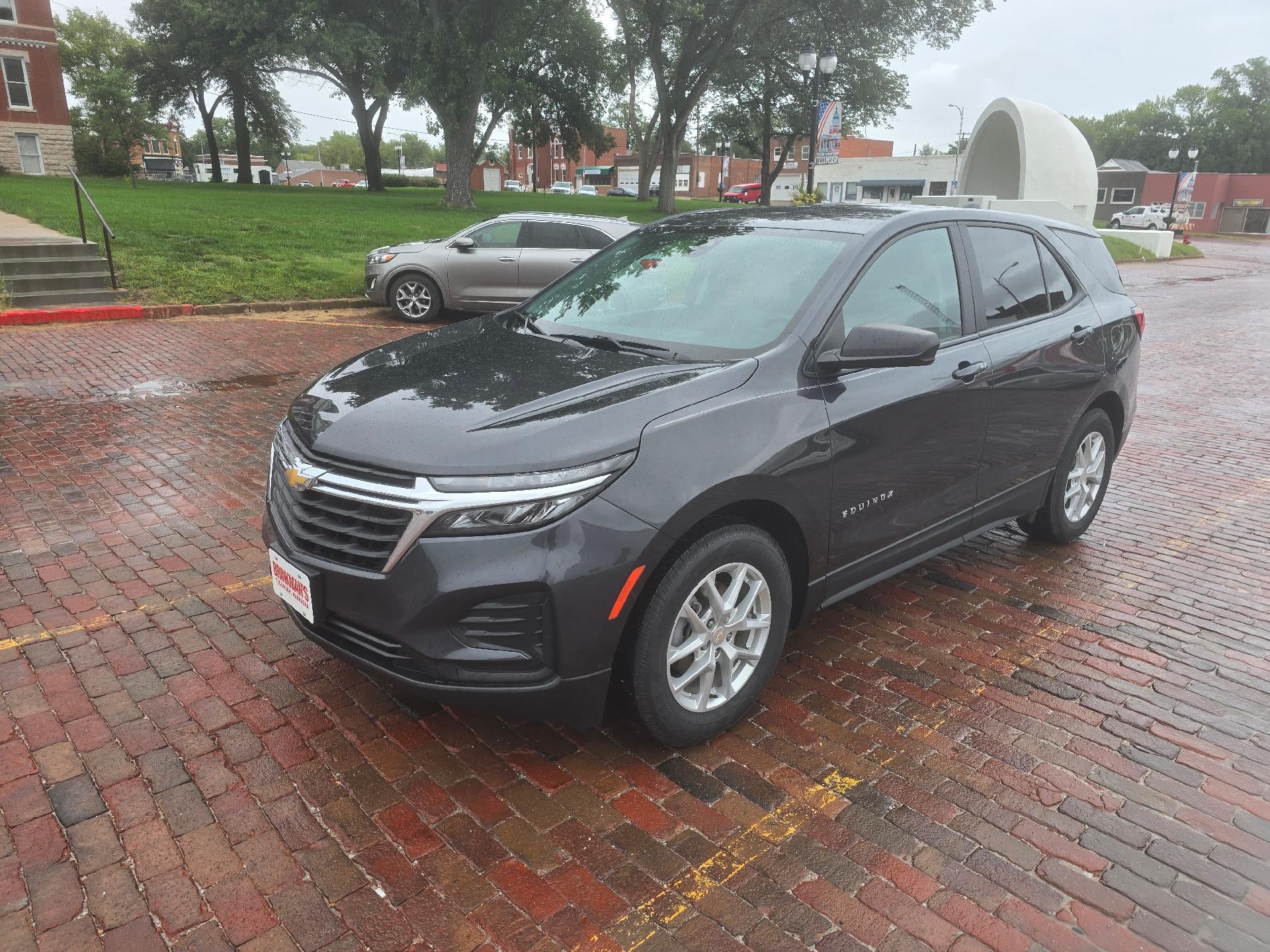 2022 Chevrolet Equinox LS FWD with 1LS