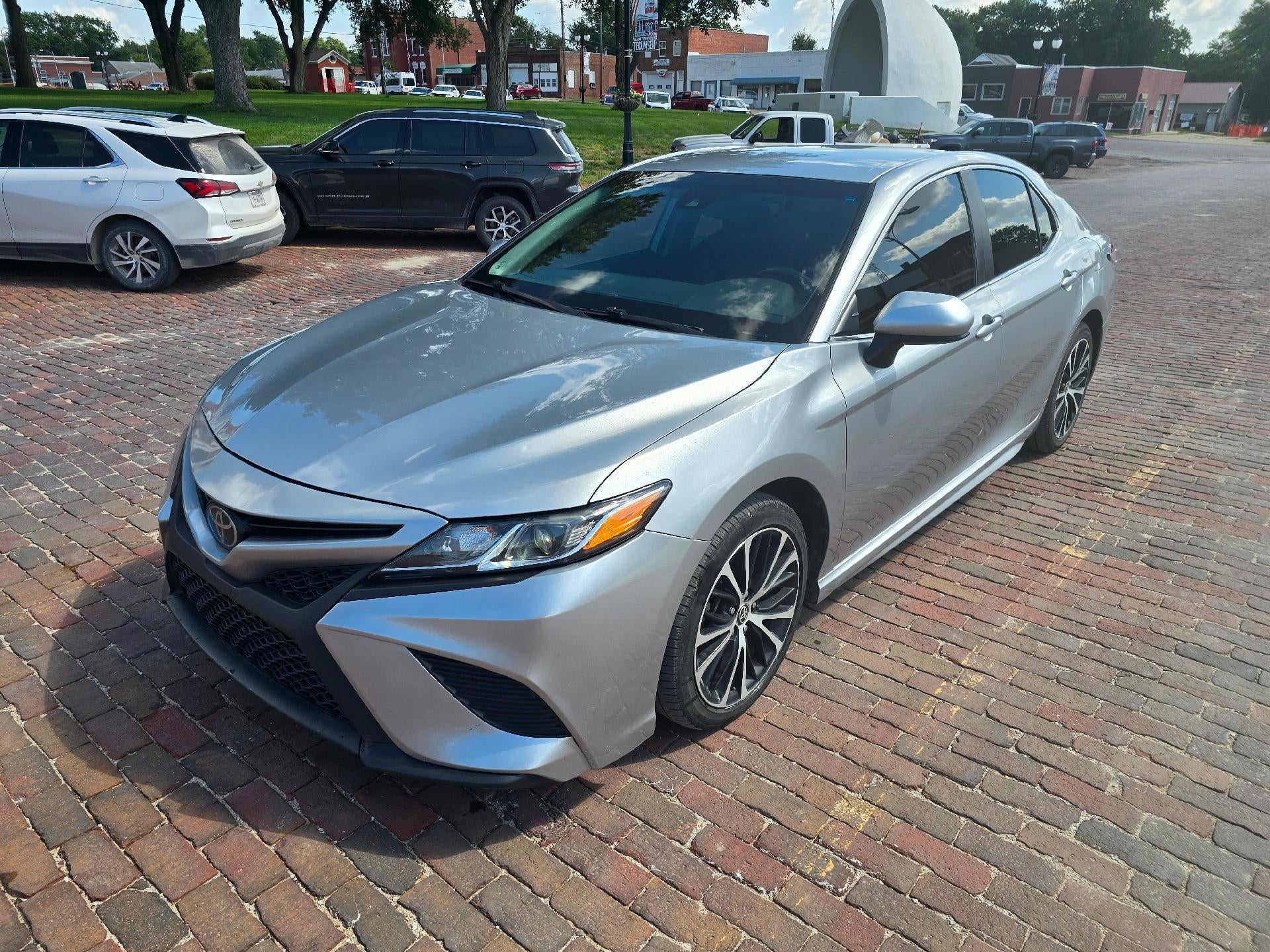  2020 Toyota Camry SE FWD   