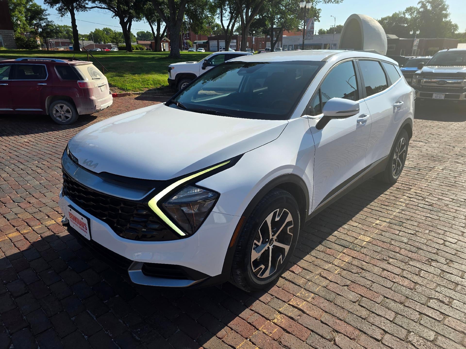 White 2023 Kia Sportage SUV / Crossover Front-Wheel Drive Automatic