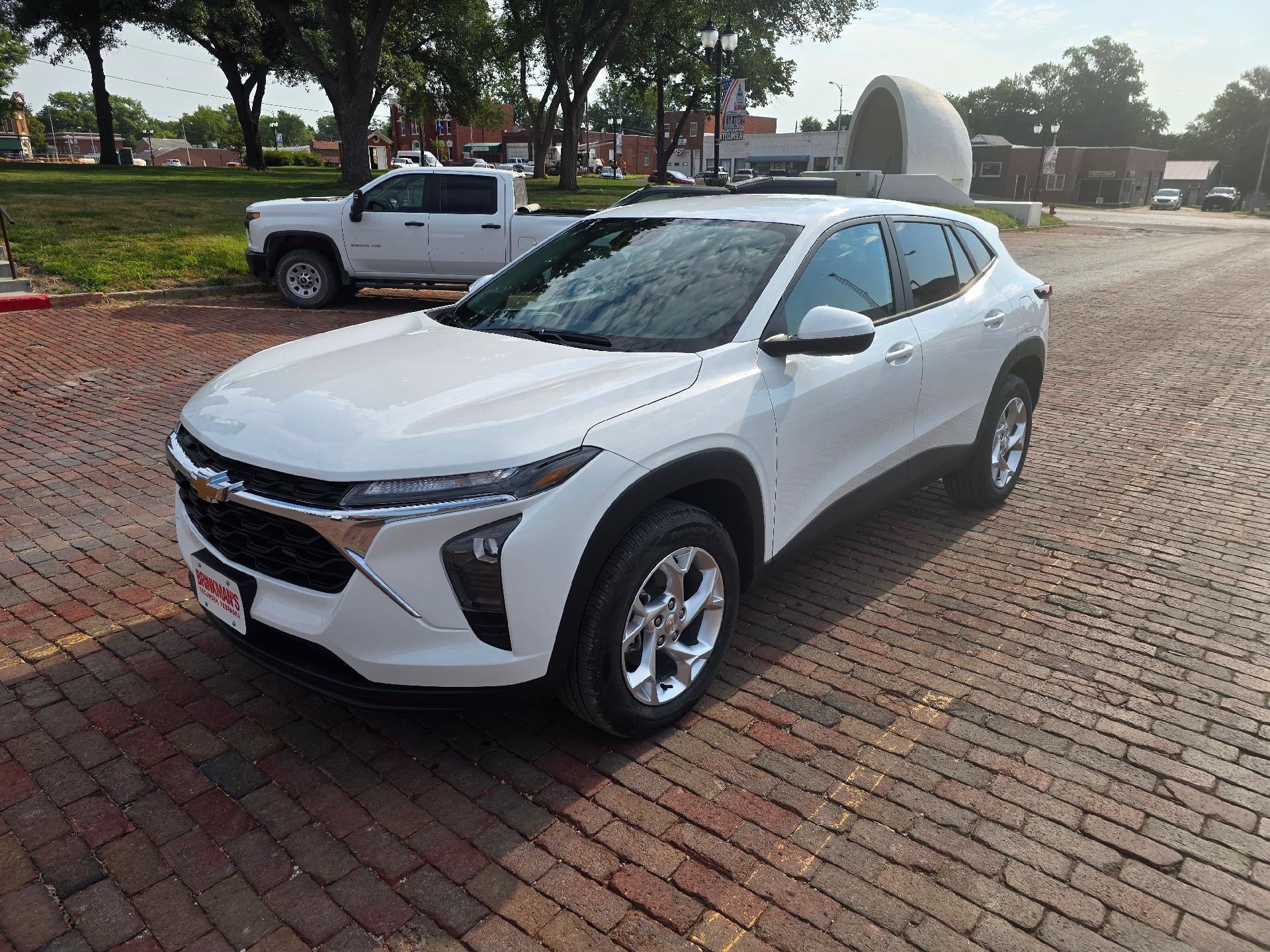 Summit White 2026 Chevrolet Trax SUV / Crossover Front-Wheel Drive Automatic