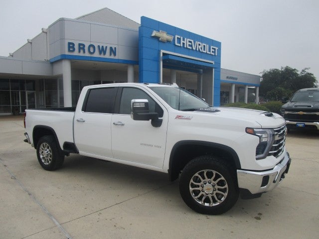 Summit White 2026 Chevrolet Silverado 2500HD Pickup Truck Four-Wheel Drive Automatic