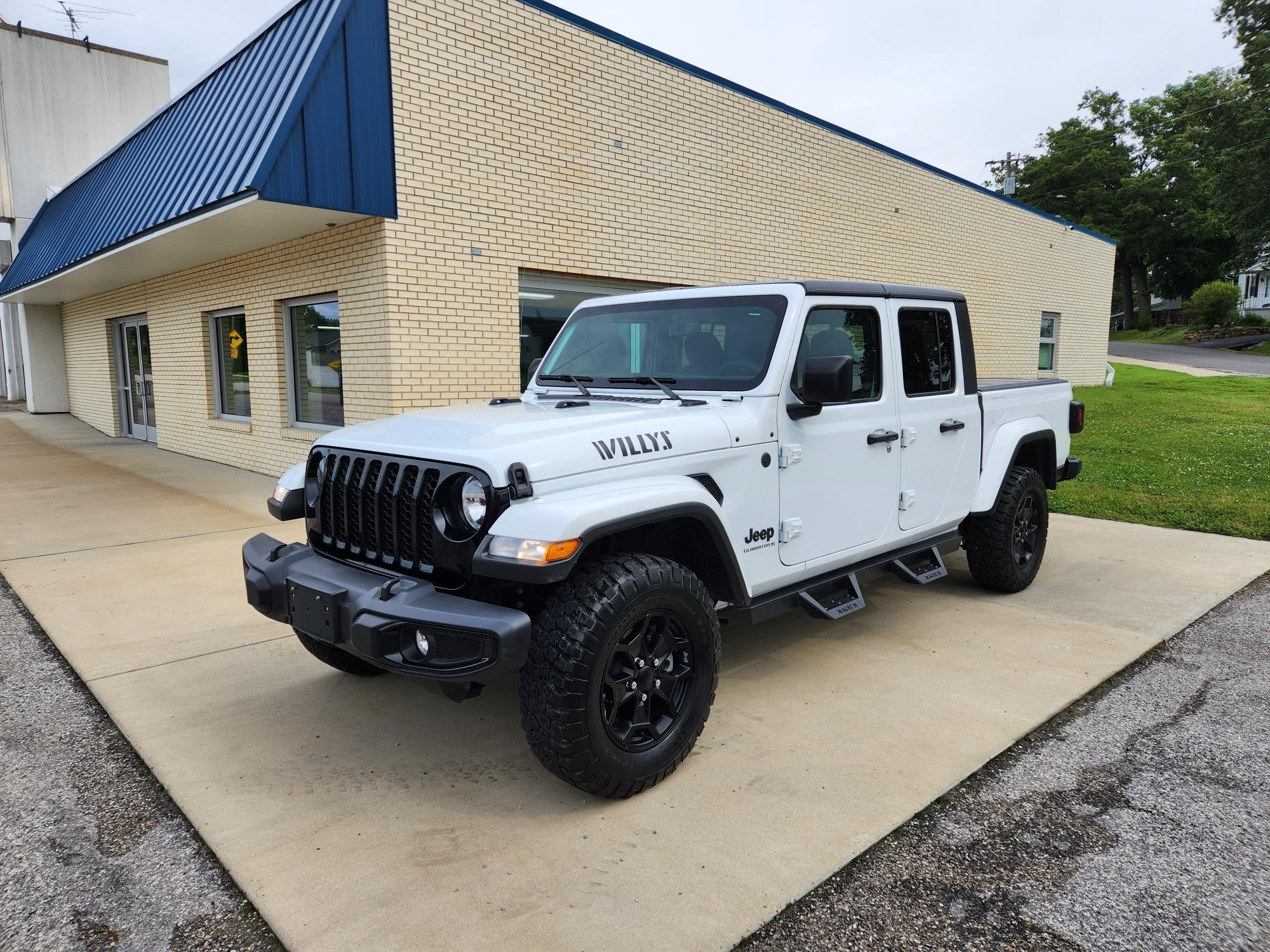  2023 Jeep Gladiator Pickup Truck Four-Wheel Drive Automatic