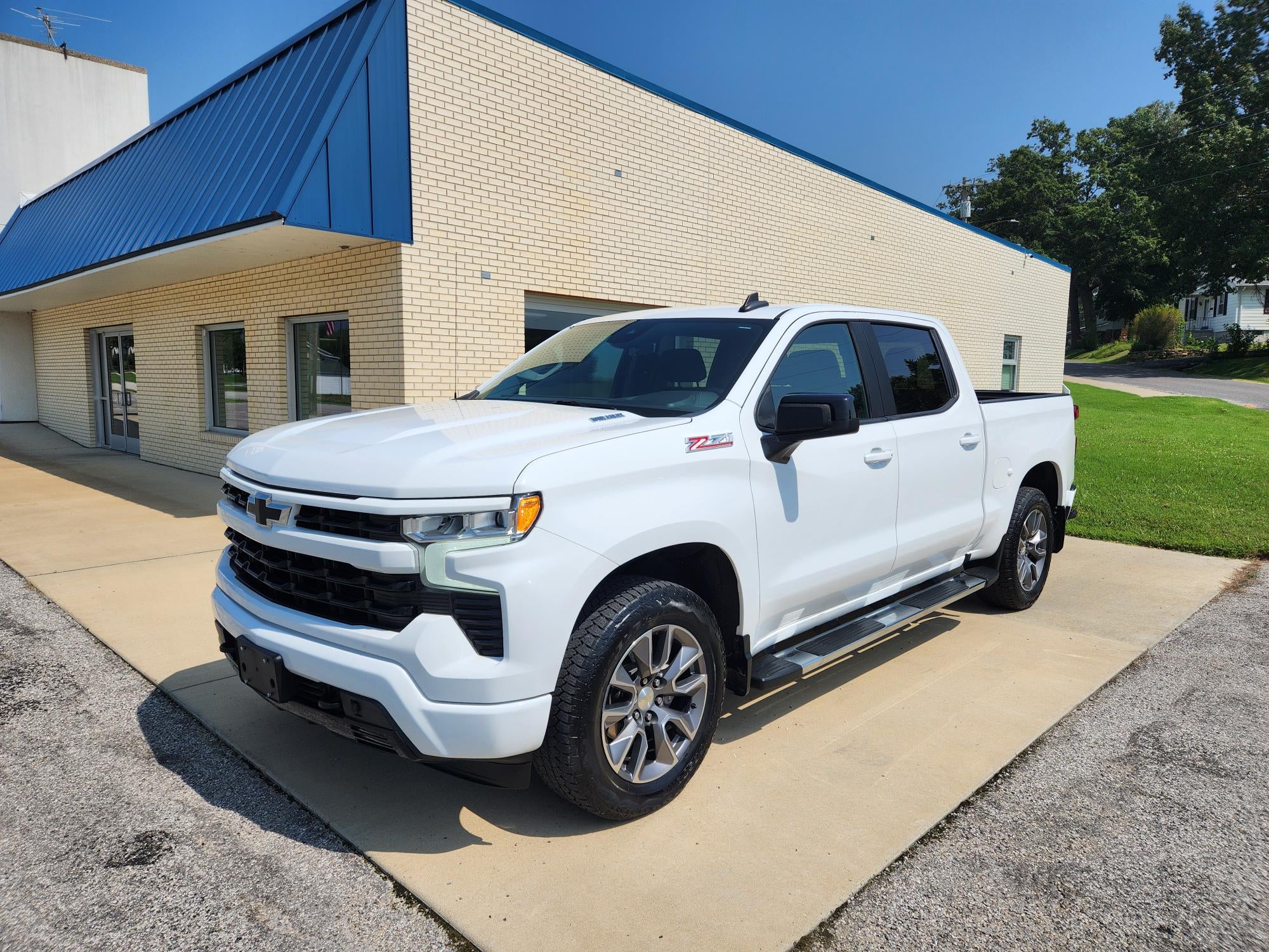 Summit White 2022 Chevrolet Silverado 1500 Pickup Truck Four-Wheel Drive Automatic