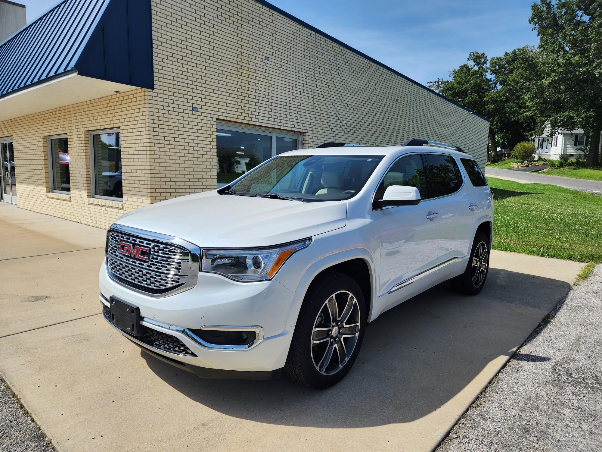 White Frost Tricoat 2017 GMC Acadia SUV / Crossover Front-Wheel Drive Automatic