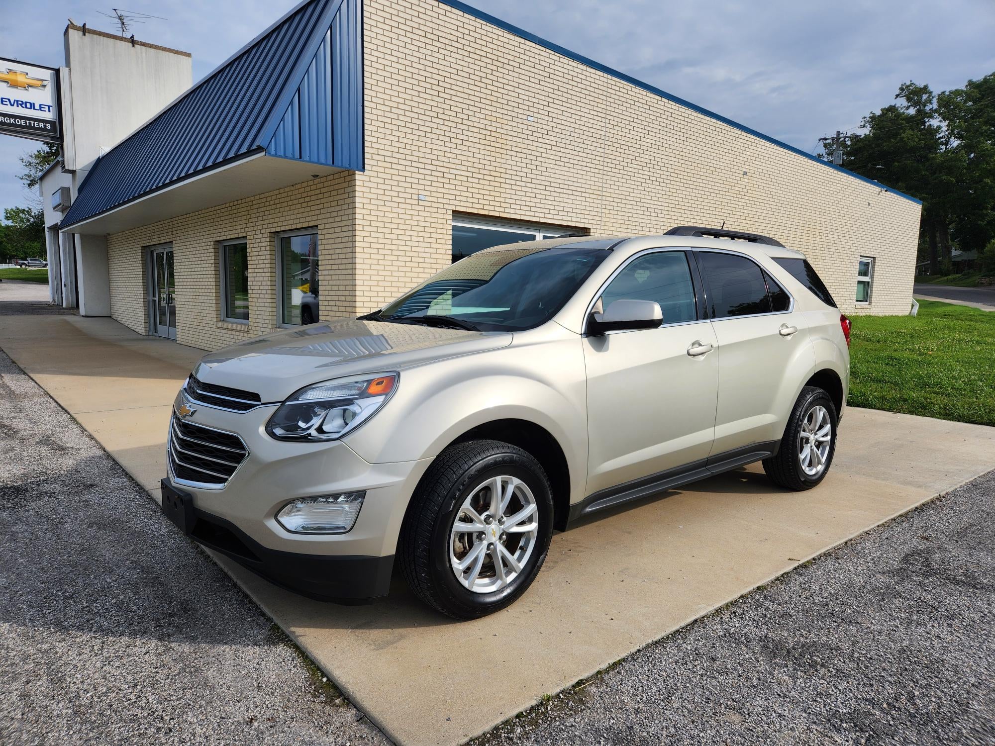 Champagne Silver Metallic 2016 Chevrolet Equinox LT FWD SUV / Crossover Front-Wheel Drive Automatic