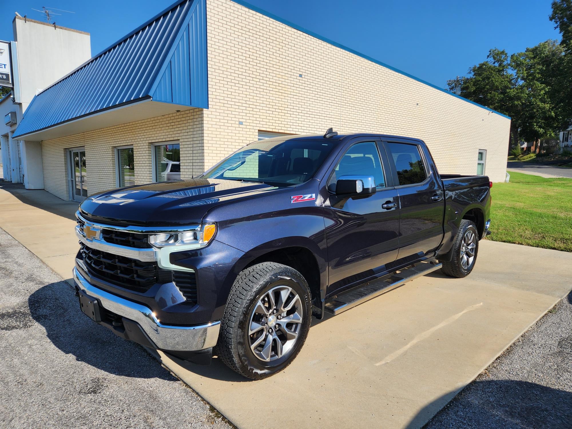 Dark Ash Metallic 2022 Chevrolet Silverado 1500 Pickup Truck Four-Wheel Drive Automatic
