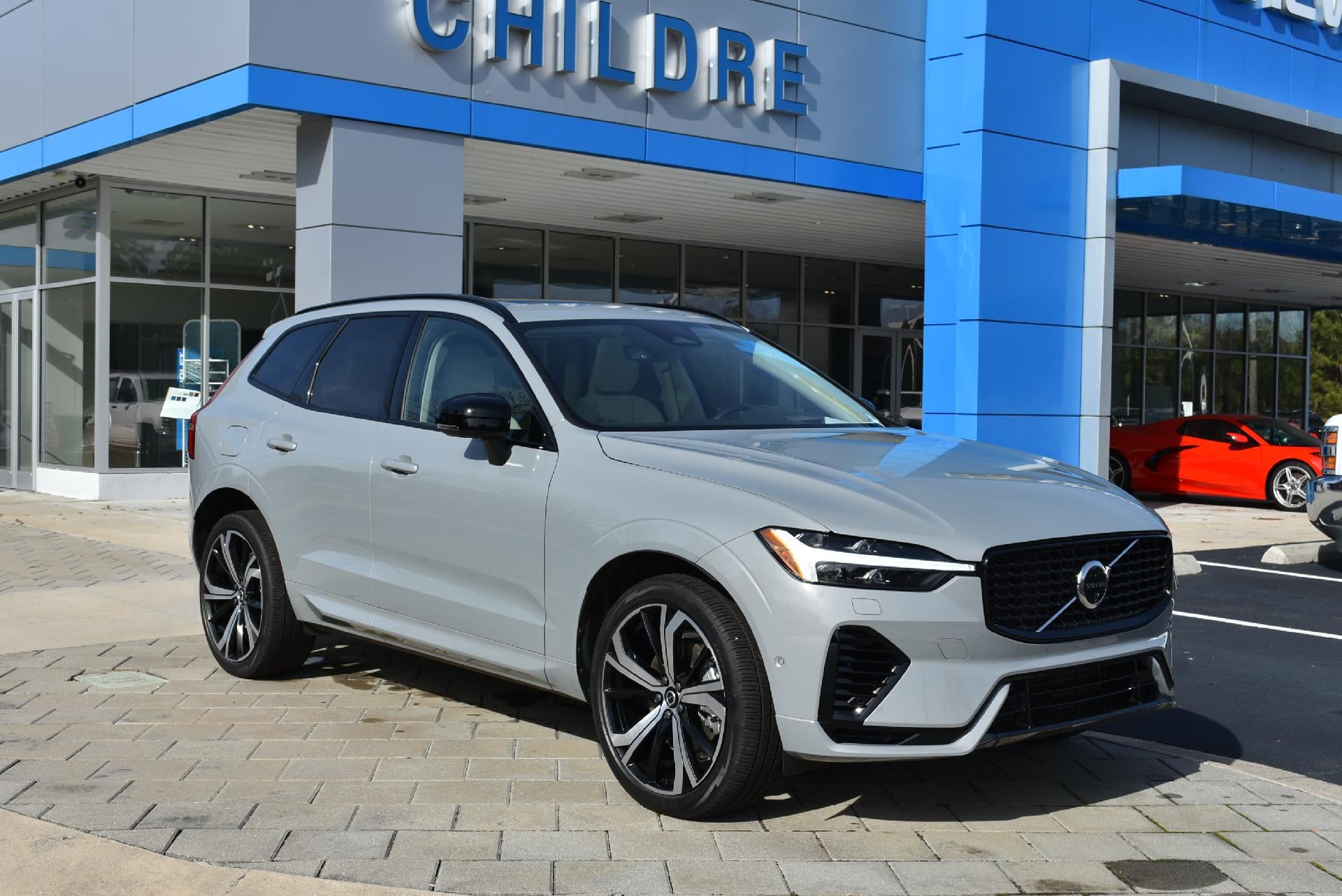 2024 Volvo XC60 Recharge T8 Ultimate Dark Theme eAWD