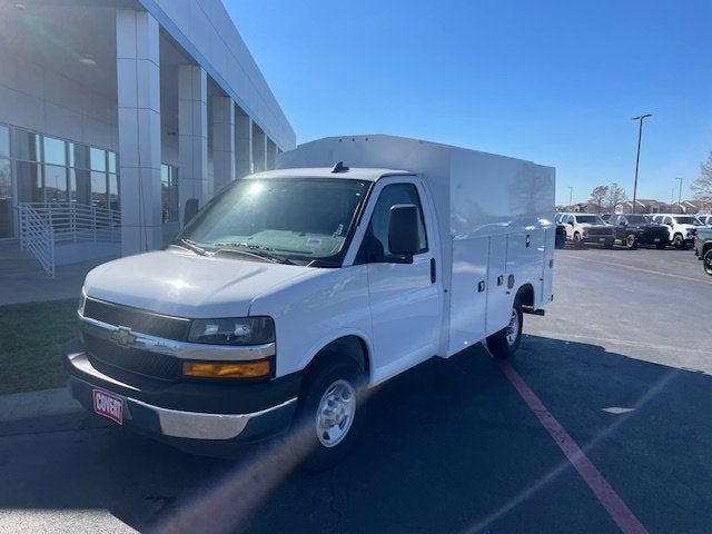 Summit White 2025 Chevrolet Express Chassis Van Rear-Wheel Drive Automatic