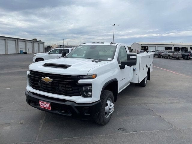 Summit White 2025 Chevrolet Silverado 3500HD Chassis Pickup Truck 4X2 Automatic