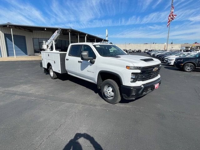 Summit White 2026 Chevrolet Silverado 3500HD Chassis Pickup Truck Four-Wheel Drive Automatic