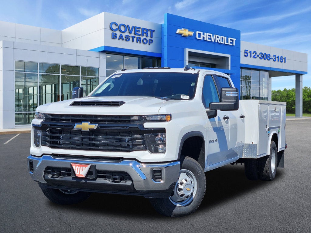 Summit White 2026 Chevrolet Silverado 3500HD Chassis Pickup Truck Four-Wheel Drive Automatic
