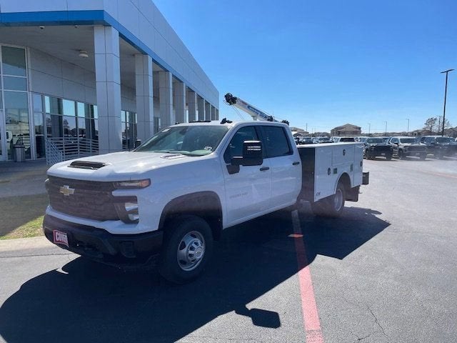 Summit White 2025 Chevrolet Silverado 3500HD Chassis Pickup Truck Four-Wheel Drive Automatic