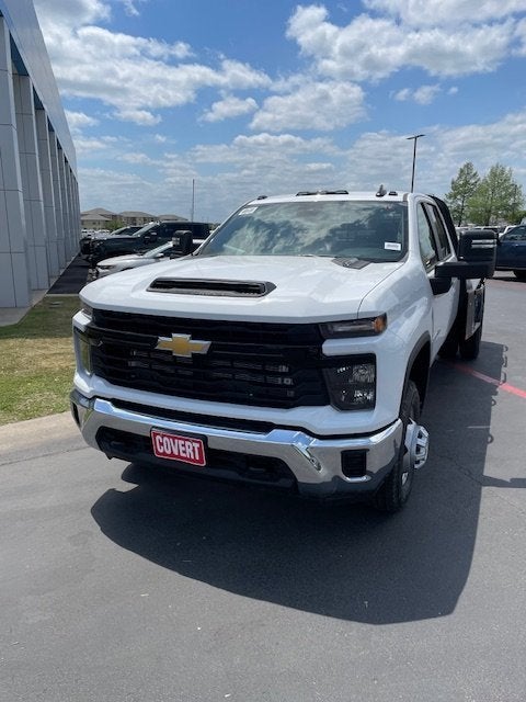 2025 Chevrolet Silverado 3500HD Chassis Work Truck Crew Cab 4WD