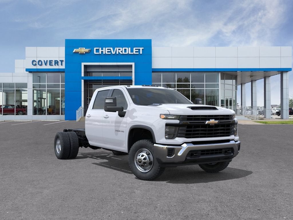 Summit White 2026 Chevrolet Silverado 3500HD Chassis Pickup Truck Four-Wheel Drive Automatic