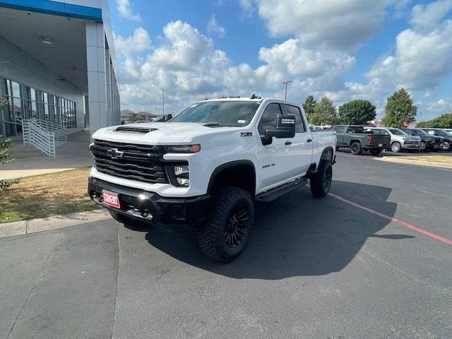 Summit White 2025 Chevrolet Silverado 2500HD Pickup Truck Four-Wheel Drive Automatic