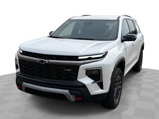 White (Iridescent Pearl Tricoat) 2024 Chevrolet Traverse SUV / Crossover Four-Wheel Drive Automatic