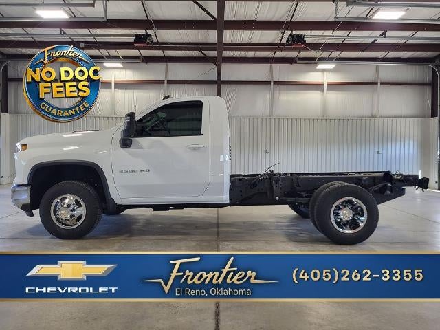 Summit White 2026 Chevrolet Silverado 3500HD Chassis Pickup Truck Four-Wheel Drive Automatic