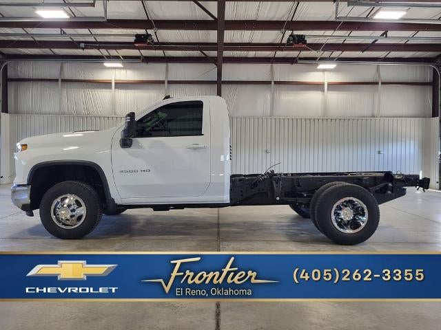 Summit White 2026 Chevrolet Silverado 3500HD Chassis Pickup Truck Four-Wheel Drive Automatic