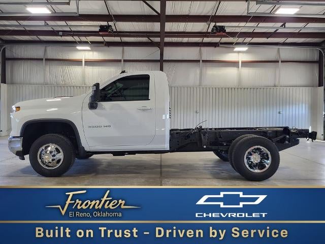 Summit White 2026 Chevrolet Silverado 3500HD Chassis Pickup Truck Four-Wheel Drive Automatic