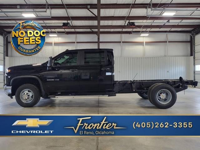 Black 2026 Chevrolet Silverado 3500HD Chassis Pickup Truck Four-Wheel Drive Automatic
