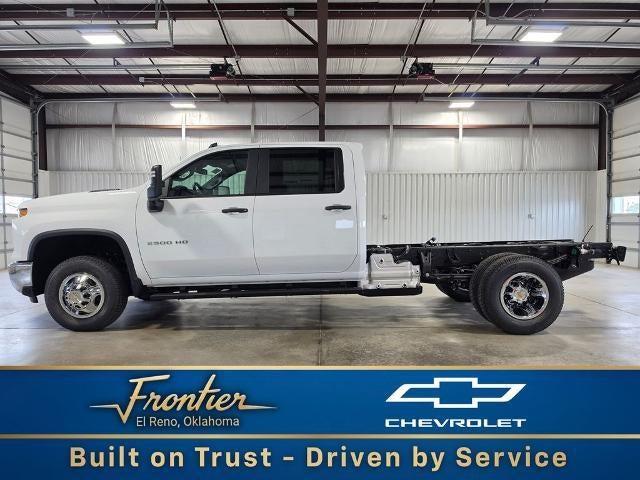 Summit White 2026 Chevrolet Silverado 3500HD Chassis Pickup Truck Four-Wheel Drive Automatic