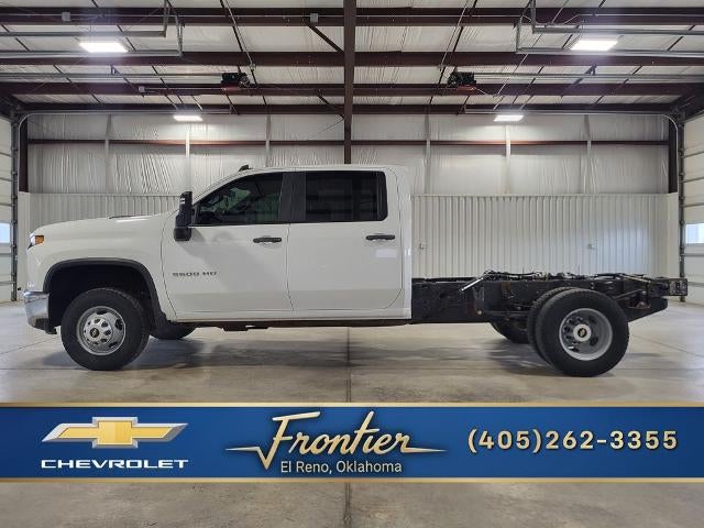 Summit White 2021 Chevrolet Silverado 3500HD Chassis Pickup Truck Four-Wheel Drive Automatic