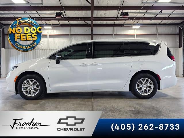Bright White Clearcoat 2026 Chrysler Pacifica Minivan Front-Wheel Drive Automatic