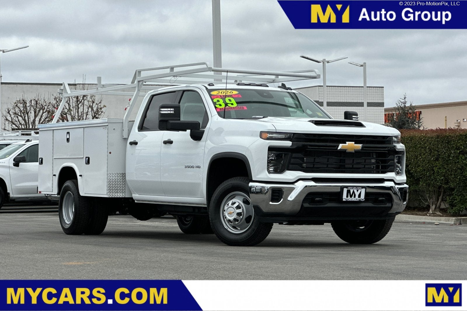 Summit White 2026 Chevrolet Silverado 3500HD Chassis Pickup Truck Four-Wheel Drive Automatic